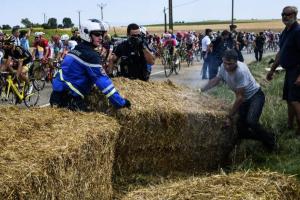 Французькі фермери перервали всесвітньо відомий Тур де Франс