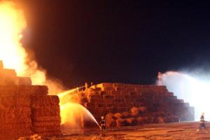 Невідомі спалили більше 30 тисяч тонн соломи на Хмельниччині