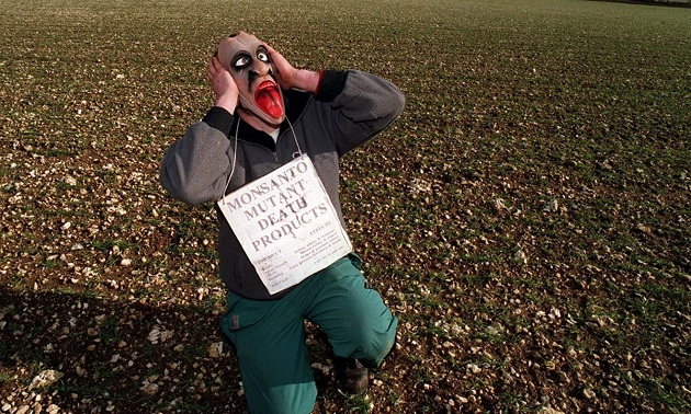 У Лінкольнширі активіст протестує проти компанії Монсанто