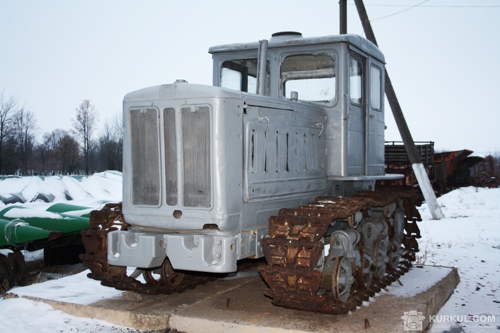 Трактор ХТЗ Т-74 на варті порядку у ДПДГ «Шевченківське»