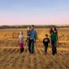 Сімейні ферми різних типів разом складають 99% господарств США