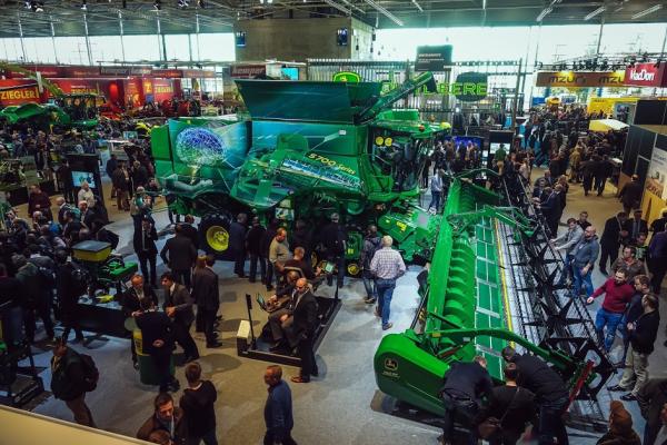 Стенд John Deere