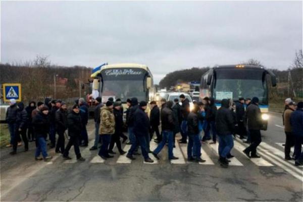 Аграрії вийшли на попереджувальну акцію протесту