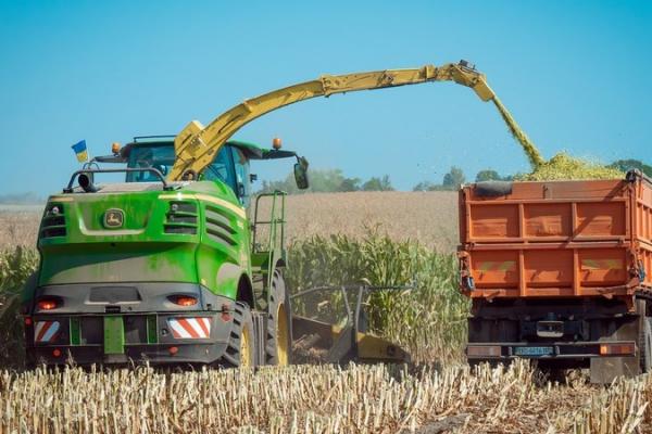 АгроПолігон John Deere — Кукурудза підприємства Україна: збирання кормів
