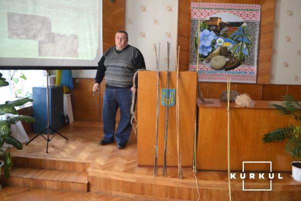 Завідувач відділу інженерно-технічних досліджень к.т.н. Сергій Коропченко розповідає про збирання й переробку конопляної сировини