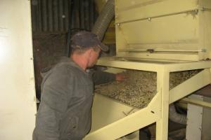 У Чернівецькій області налагодили єдине на теренах Буковини виробництво паливних пелет із соломи