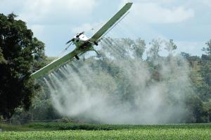 Використання пестицидів обійдеться аграріям дорожче