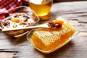 Мед і горіхи