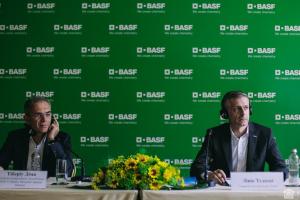 Керівник департаменту BASF Agricultural Solutions в Україні, Молдові та країнах Кавказу Діма Тіберіу і старший віце-президент компанії BASF Лівіо Тедескі