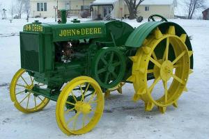 John Deere святкує 100 років з випуску першого трактора