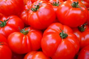 Вчені працюють над створенням помідорів чилі