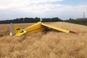 На Полтавщині серед пшеничного поля впав літак