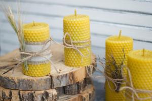 На Київщині виготовляють медові свічки