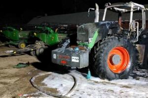 Вночі на Франківщині у фермера згоріли два трактори й причіп
