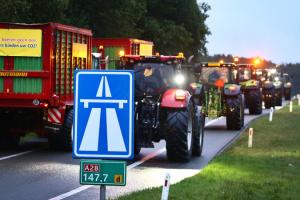 Протести фермерів та будівельників у Нідерландах паралізували рух країною