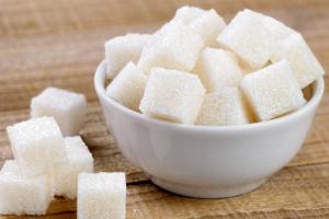 В Україні виробили понад 800 тисяч тонн цукру з початку сезону