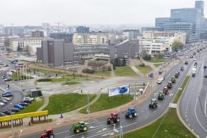 Литовські фермери вивели техніку на дороги у знак протесту