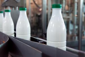 Названо причини різкого зниження цін на молоко