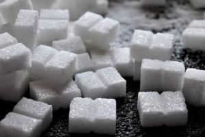 Світові ціни на цукор впали до 12-річного мінімуму