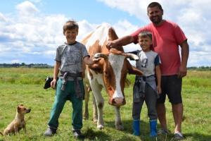 На сімейній фермі з Рівненщини вдосконалять доїння та зберігання молока