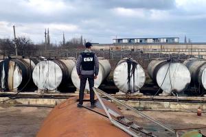 На підпільному мінізаводі Кіровоградщини вилучено 200 т фальсифікованого пального