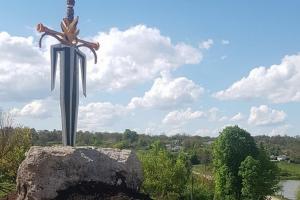 На Вінниччині фермер створив металеву скульптуру із деталей с/г техніки