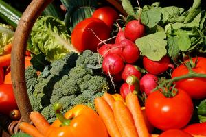 Через дощі на Херсонщині зросли ціни на сезонні овочі та фрукти