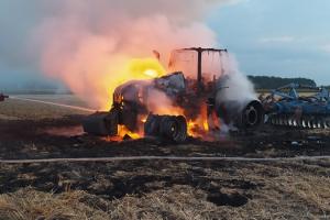 На Полтавщині під час роботи в полі згорів трактор