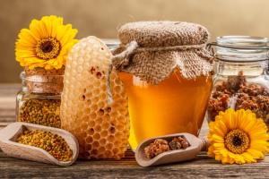 На фоні пандемії в Україні зростає попит та ціни на продукти бджільництва