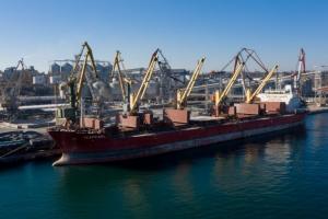 Деблоковані порти Одещини зможуть перевалювати до 4 млн т зерна на місяць — експерт