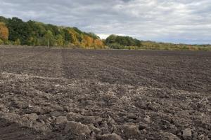 У зоні бойових дій на Харківщині опинилося майже 1 млн га чорноземів