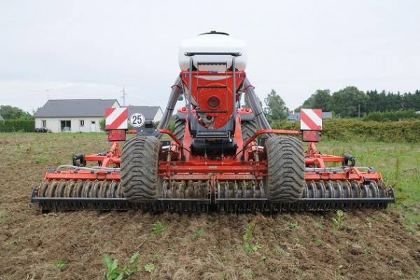 KUHN розробила сівалку з бункером на 600 літрів