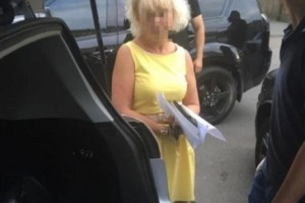 Затримана за хабар чиновниця Мінагропроду