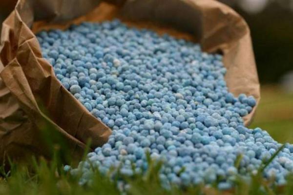 Мінеральні добрива в упаковці