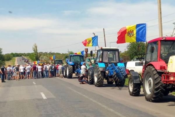 Фермери Молдови вивели техніку на траси у знак протесту