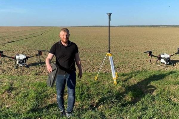 На Тернопільщині ветеран розвиває бізнес з обробки полів агродронами