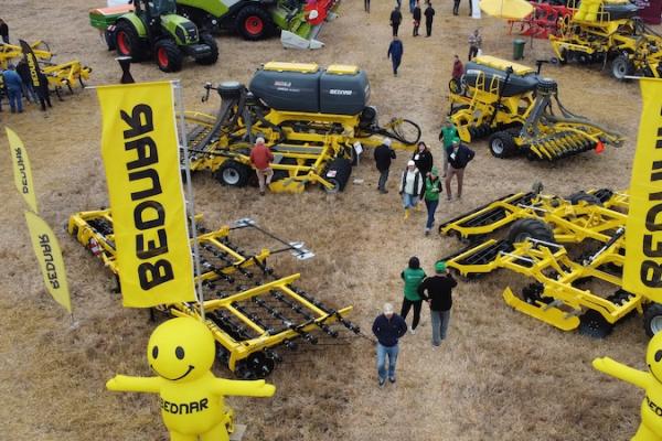 Аграріям показали нову ґрунтообробну техніку BEDNAR у Тернополі