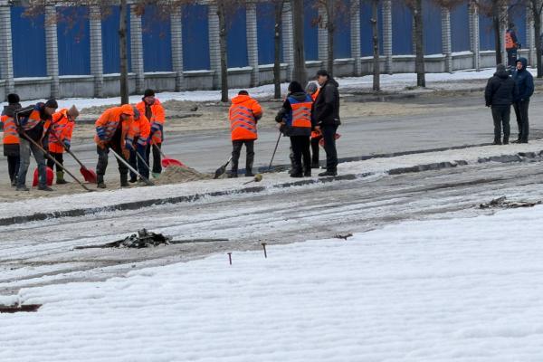 У Дніпрі через удар РФ 300 тонн олії розлилися на проїжджу частину