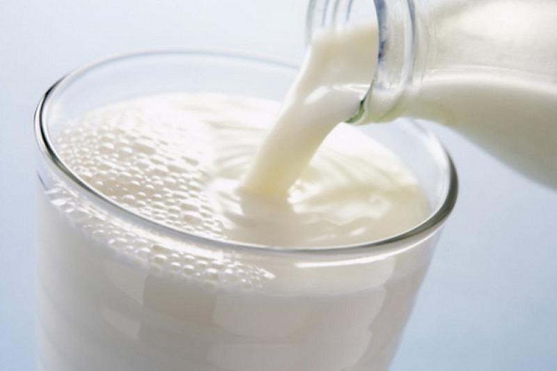 Молокозавод на Луганщині перестав платити селянам за молоко