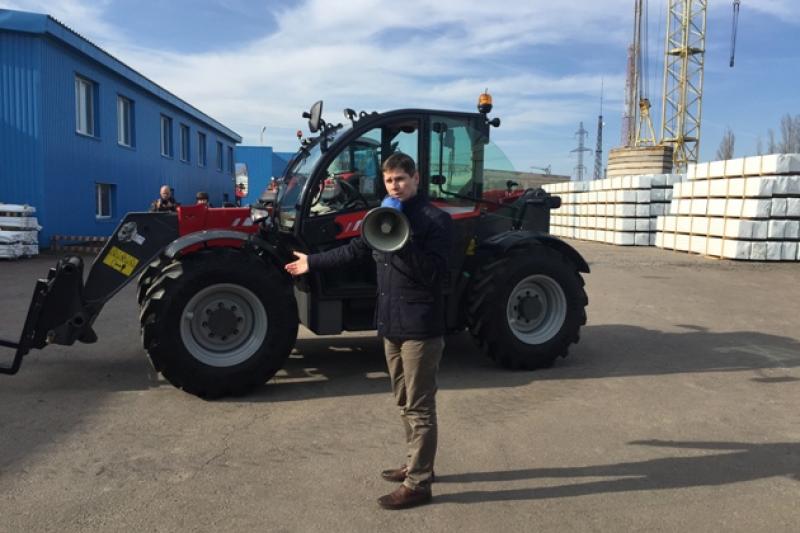 Крім нового сервісного центру, аграріям Одещини презентували комбайни, трактори та навантажувачі від Massey Ferguson