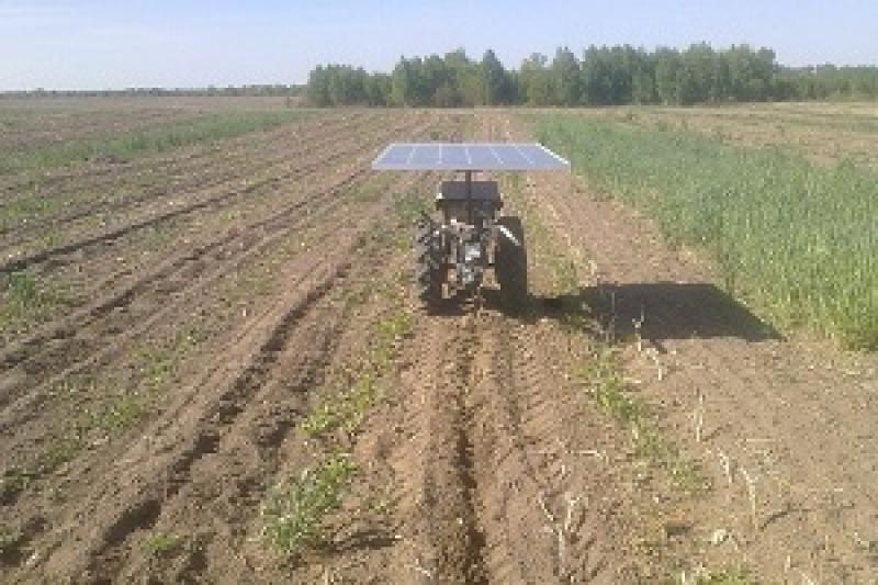 Фермер із Чернігівщини, Ігор Дугінов, сконструював мотоблок, що працює від енергії сонця