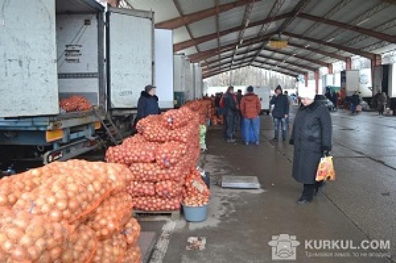 Українському фермеру для того, щоб продавати свій товар на ринку «Шувар», потрібно просто на нього приїхати