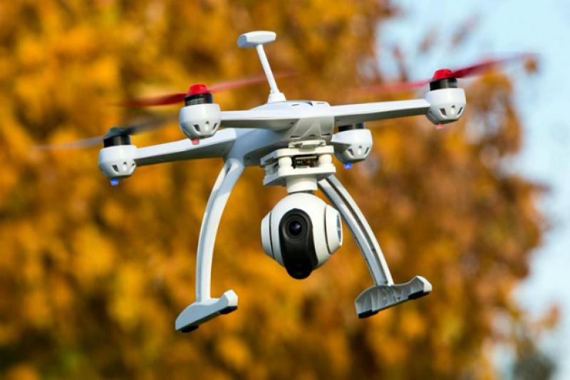 Вже винайдено дрон-мисливець, який полює на порушників повітряних меж і захоплює їх сіткою