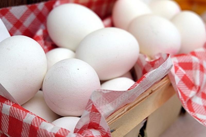 Курячі яйця на скатертині