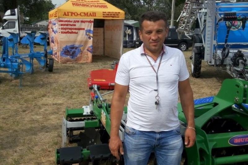 Павло Данилюк, продавець с/г техніки на Сорочинському ярмарку