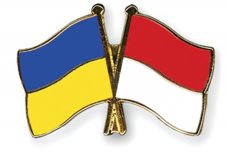 Прапори України та Індонезії