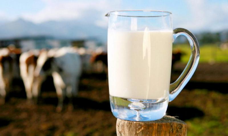Молоко у склянці