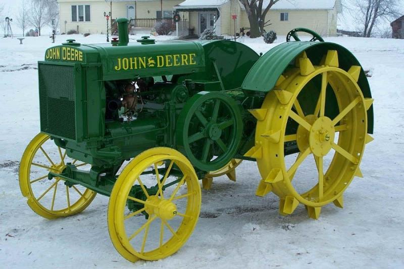 John Deere святкує 100 років з випуску першого трактора