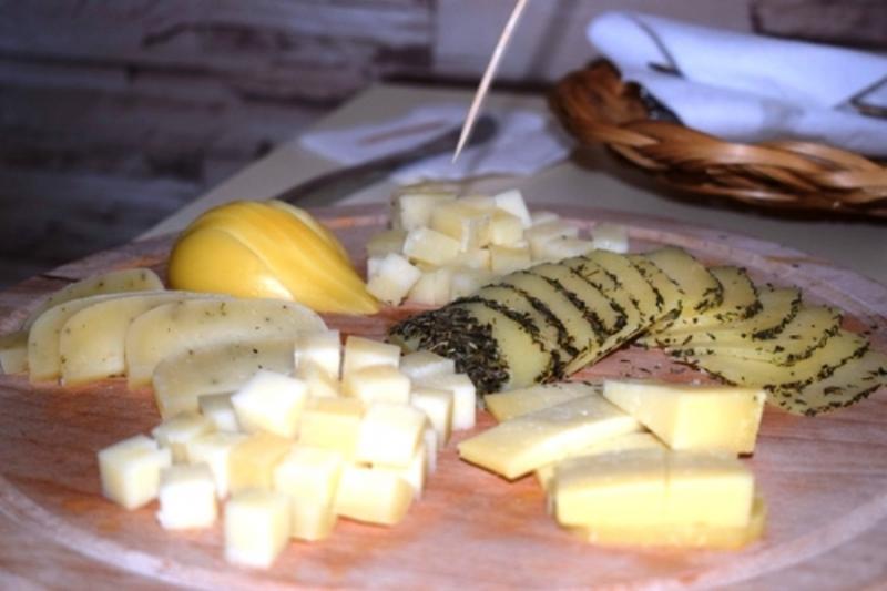 На Черкащині виготовляють елітні крафтові сири
