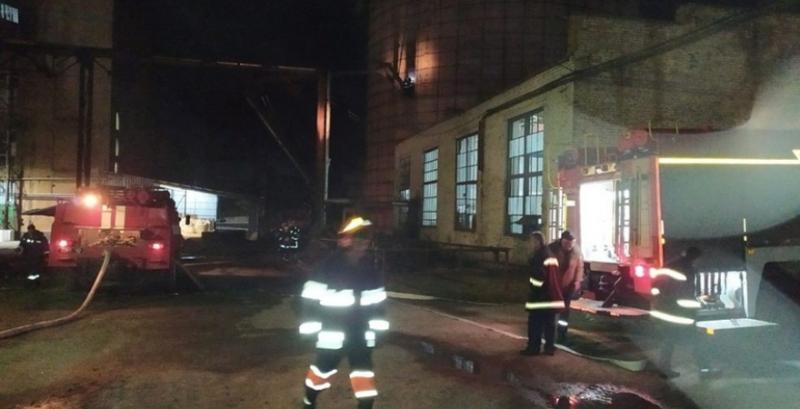 На Вінниччині ліквідували пожежу на території цукрового заводу